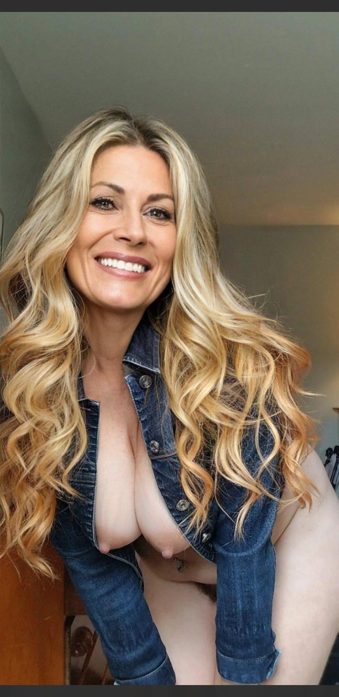 Find Pornstar – Name this bombshell. π Find Pornstar – Name this bombshell. π
