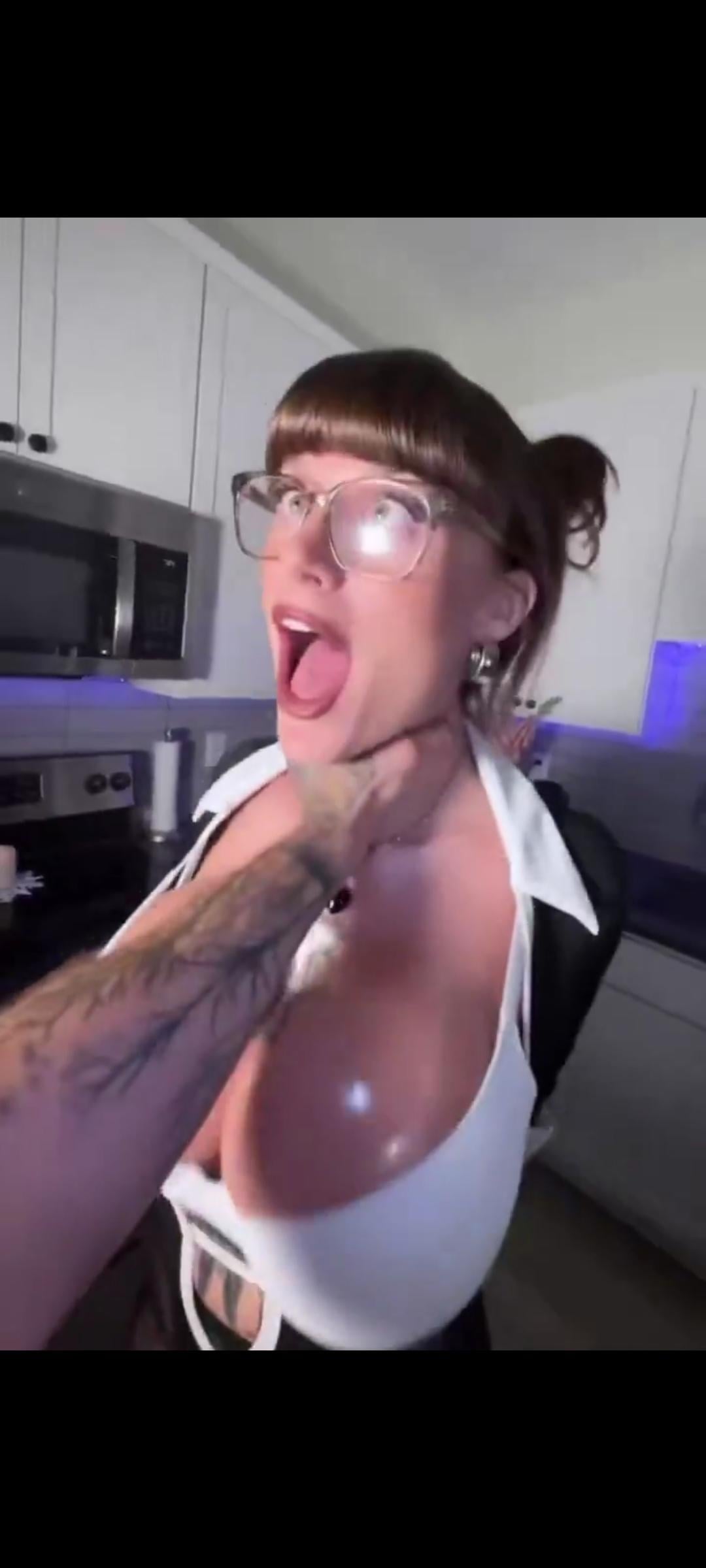 Find Pornstar – Anyone know this bimbo? Find Pornstar – Anyone know this bimbo?