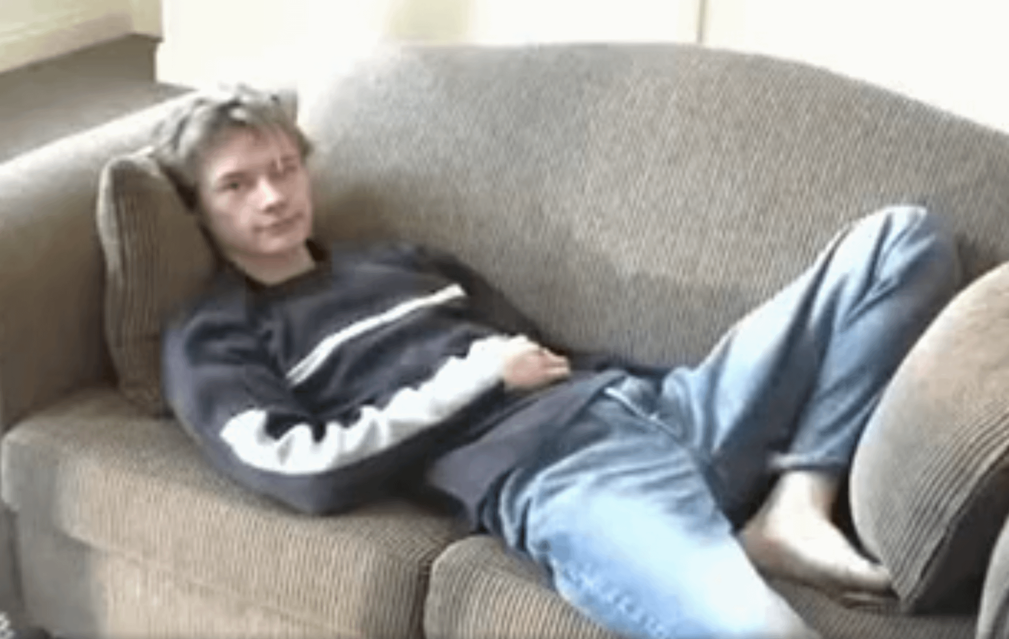 Find Pornstar – Who is he?(sorry for bad quality) Find Pornstar – Who is he?(sorry for bad quality)