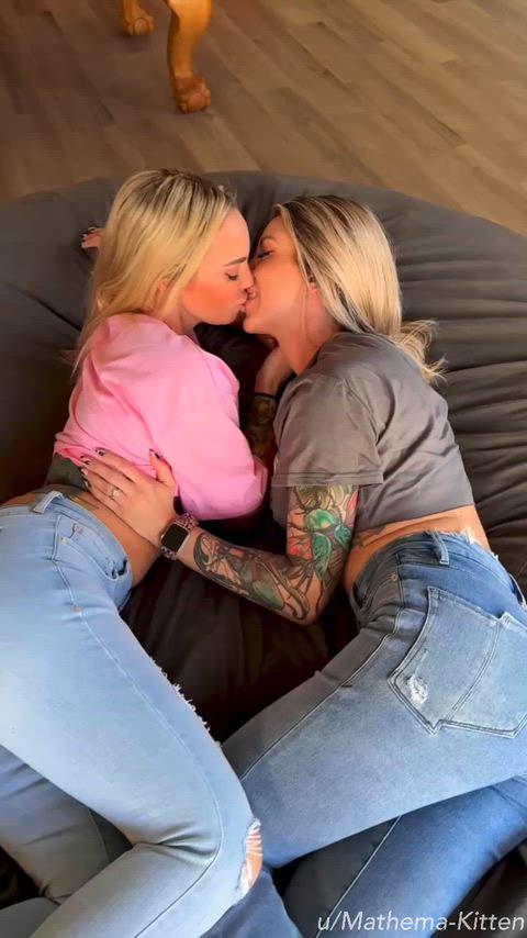 Find Pornstar – who is the chick with the back tat? Find Pornstar – who is the chick with the back tat?