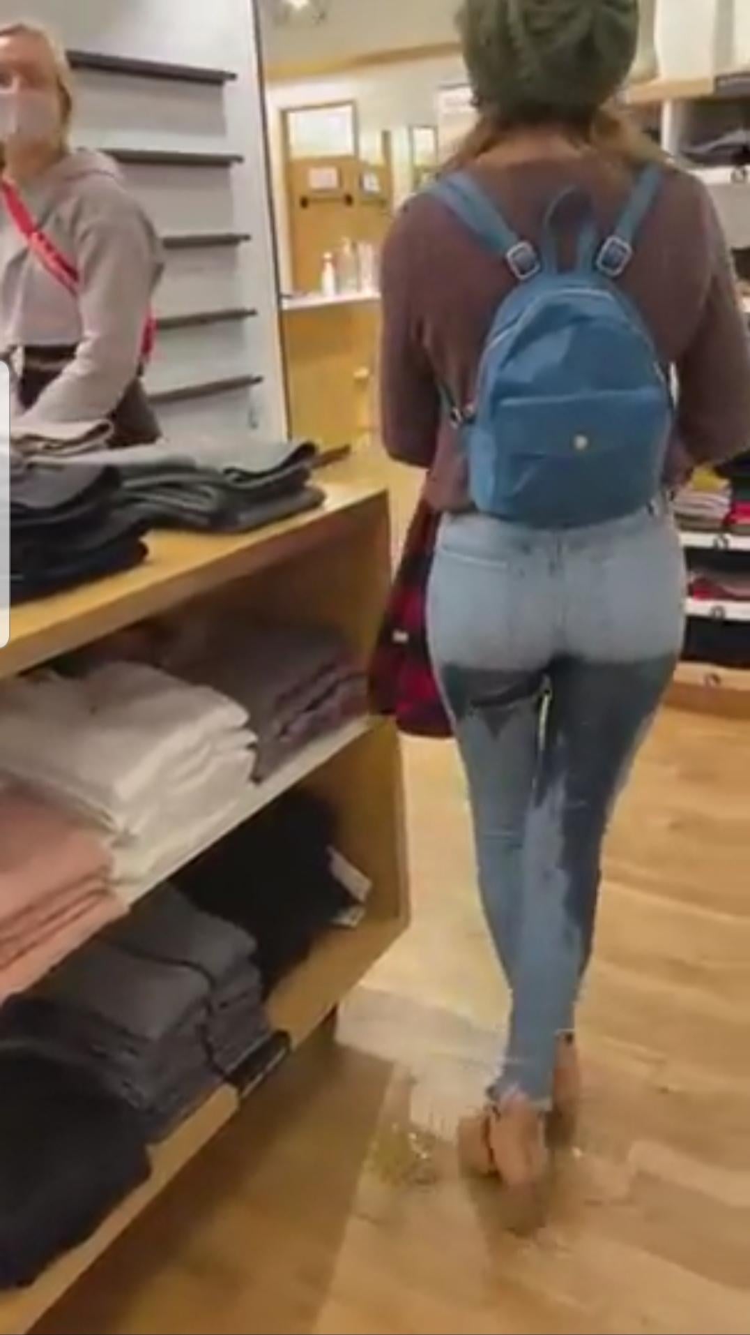 Find Pornstar – Who is this peeing girl? Find Pornstar – Who is this peeing girl?