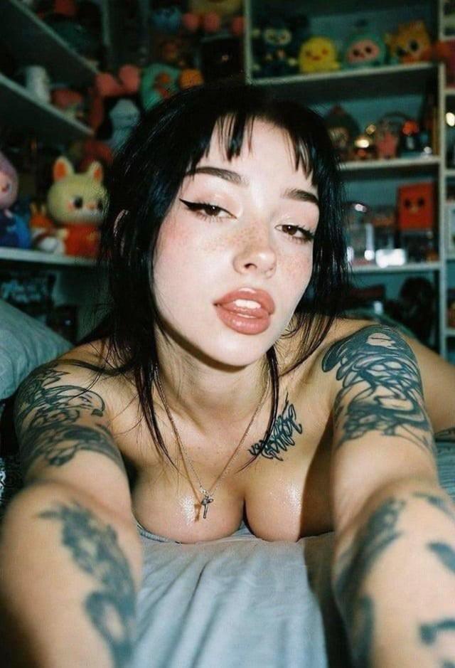 Find Pornstar – Anyone know her? Find Pornstar – Anyone know her?