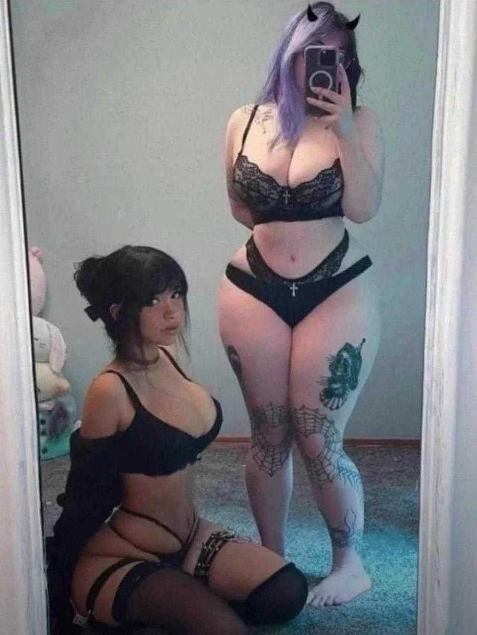 Find Pornstar – Who’s on the Left ? Find Pornstar – Who’s on the Left ?